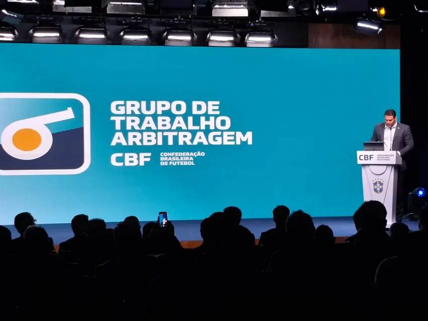 CBF confirma impedimento semiautomático no Brasileirão 2026 (Foto: Marcio Dolzan/Lance!)