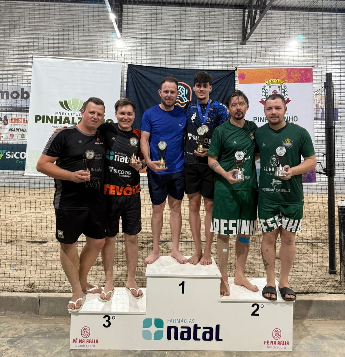 Odair e Felipe, e Alex Neres e João Arthur são campeões do Municipal de Futevôlei 2025 em Pinhalzinho