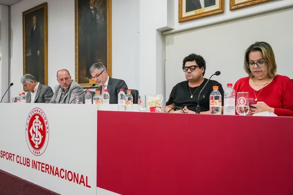 Internacional registra déficit menor que o previsto e projeta superávit em 2025