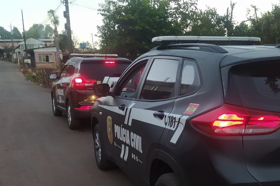 Policiais realizaram a captura em Palmitos (Foto: Polícia Civil)
