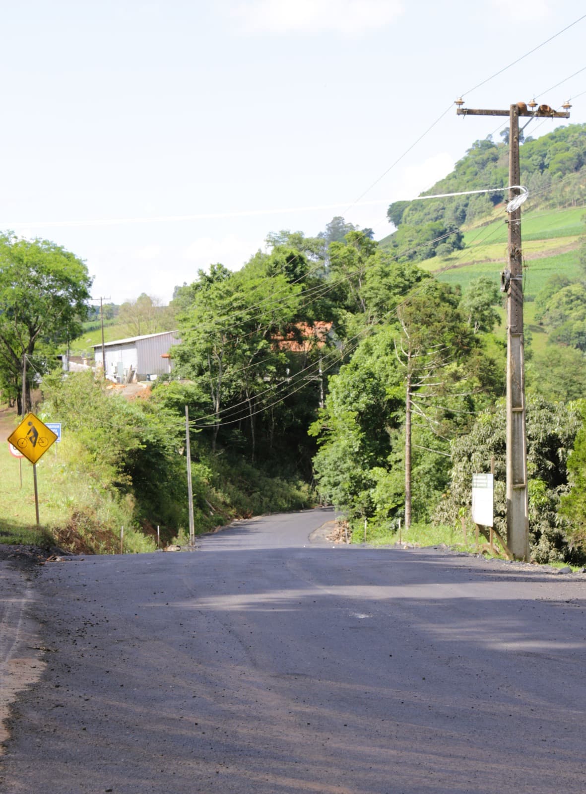 Mais 1 km de asfalto rural é concluído em Saudades
