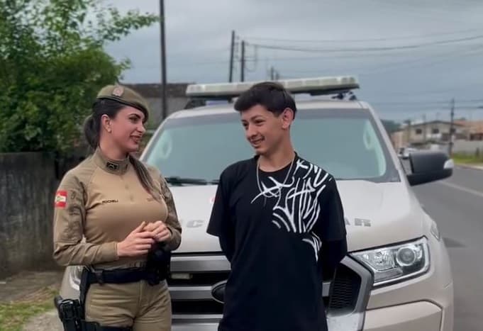 Policial salva rapaz engasgado durante patrulhamento