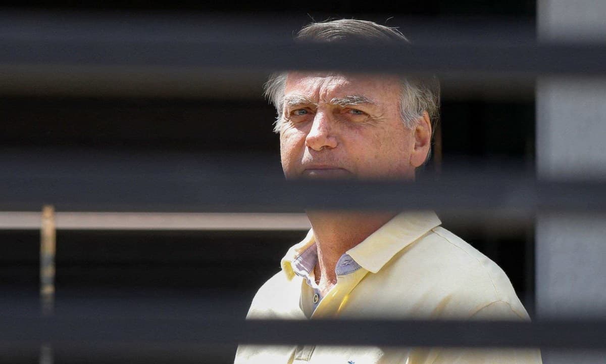 Bolsonaro completa 100 dias em prisão domiciliar sob tensão política e disputa por vaga ao Senado em Santa Catarina