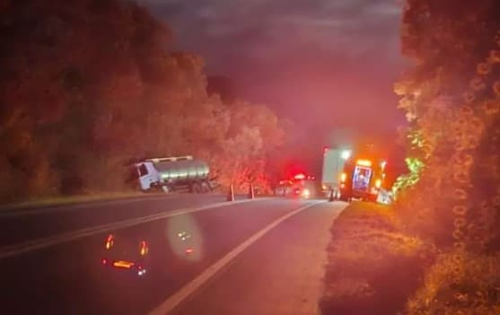 Colisões no mesmo trecho de rodovia (Foto: Corpo de Bombeiros)