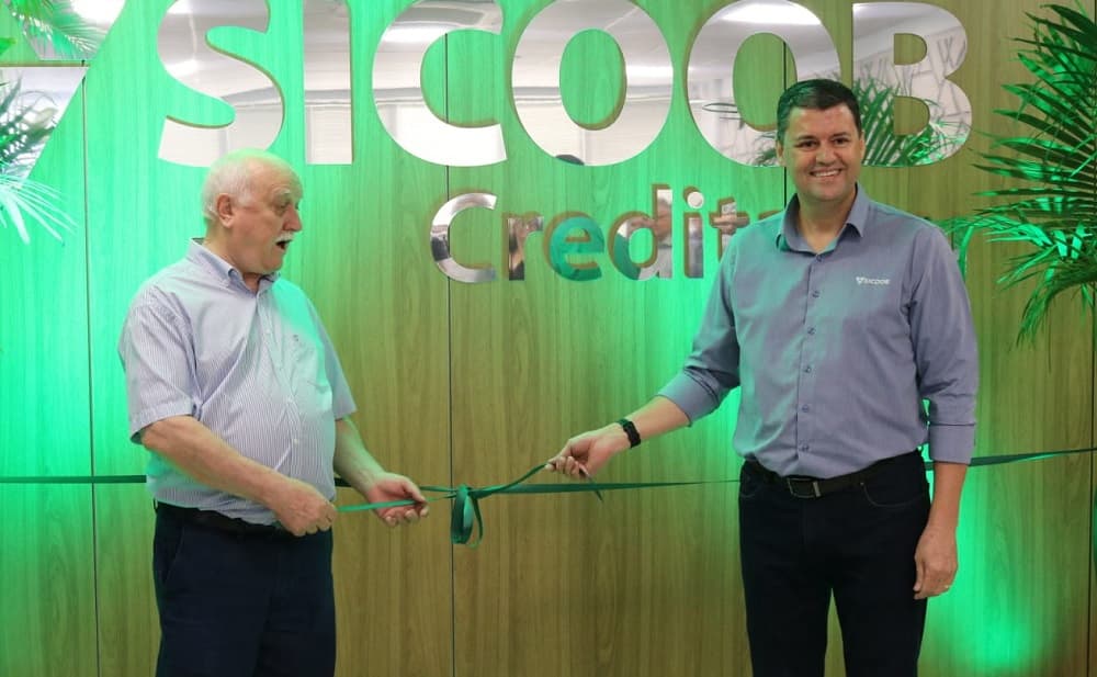 Sicoob de Pinhalzinho reinaugura agência apostando em modernidade