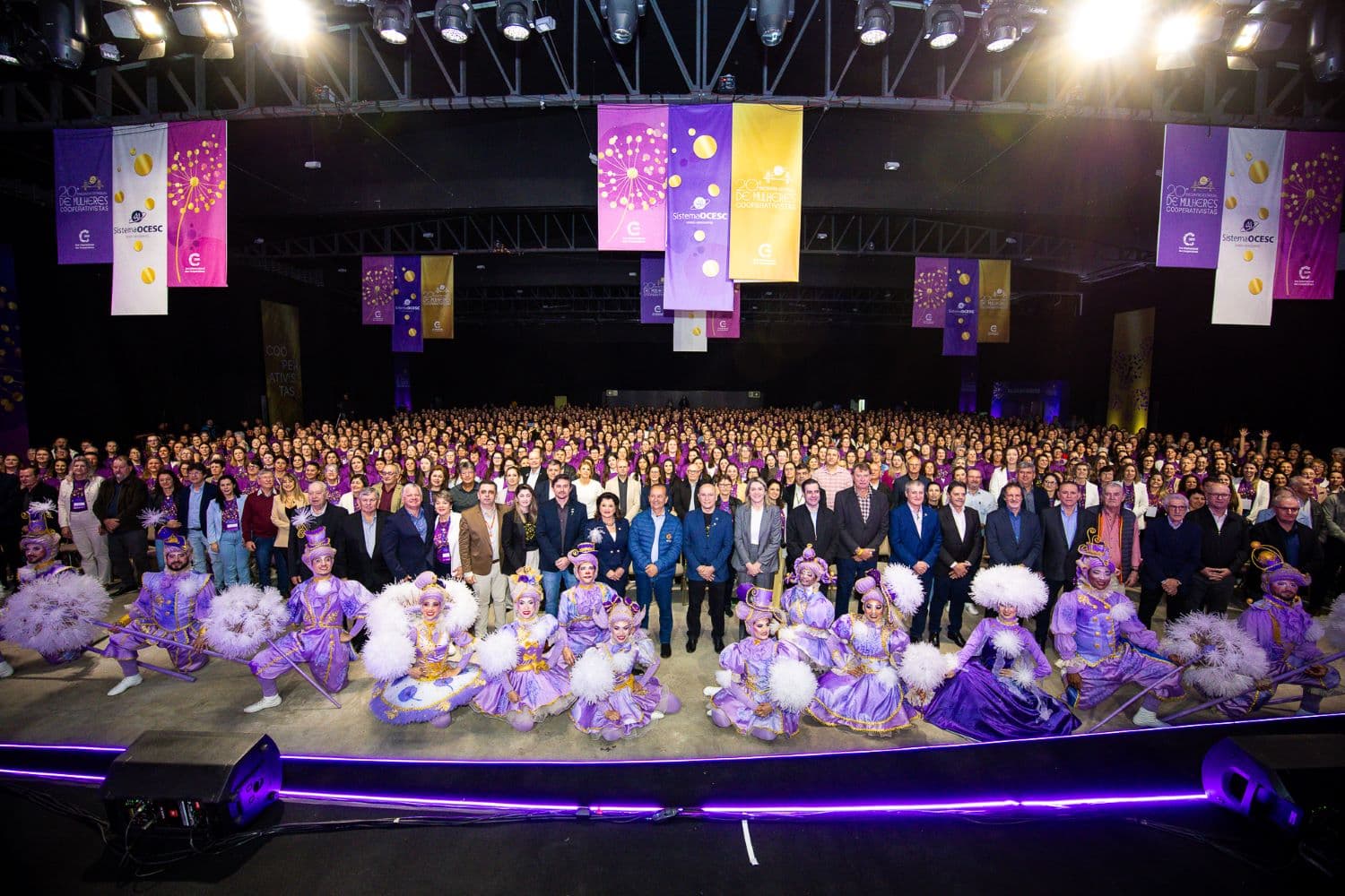 Mulheres de Pinhalzinho participam do 20º Encontro Estadual de Cooperativistas em Florianópolis