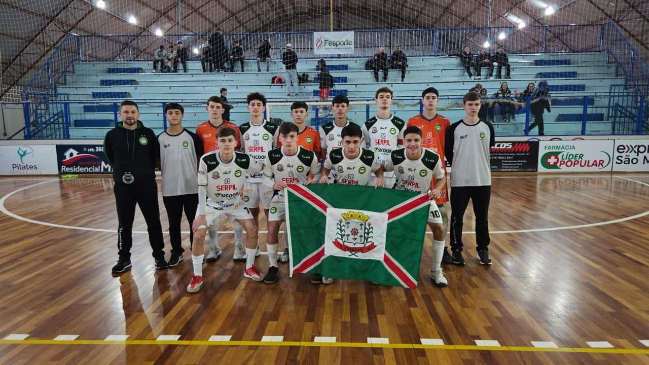 Equipe masculina de futsal de Pinhalzinho nos Joguinhos Abertos de SC (Foto: Divulgação)
