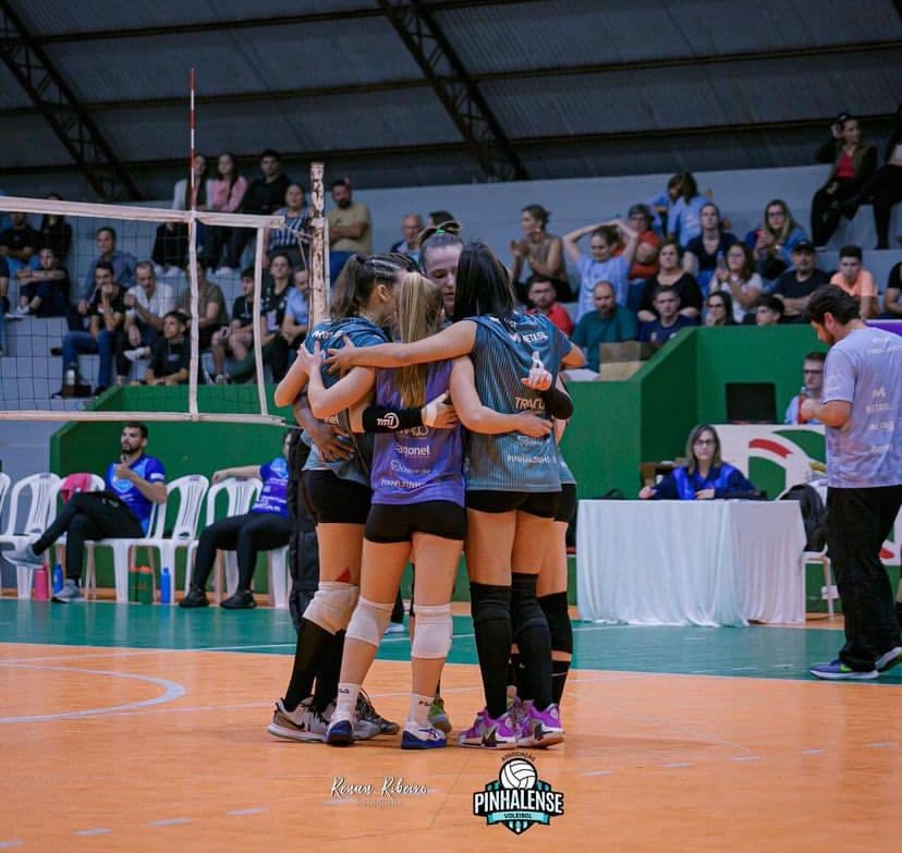 Time vem em cresecendo na temporada após bom começo no estadual de vôlei (Foto: Renan Ribeiro)