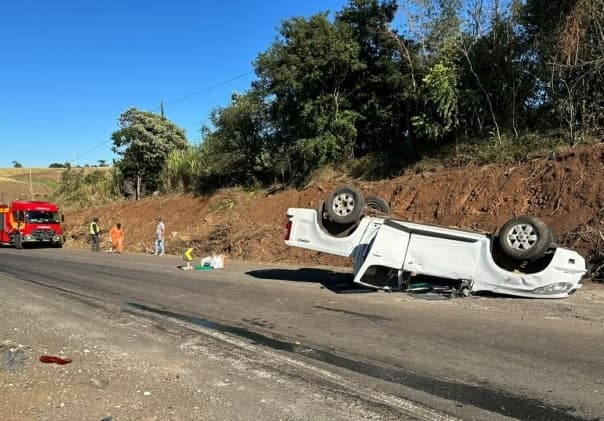 Acidente aconteceu na BR-163 (Foto: Corpo de Bombeiros)