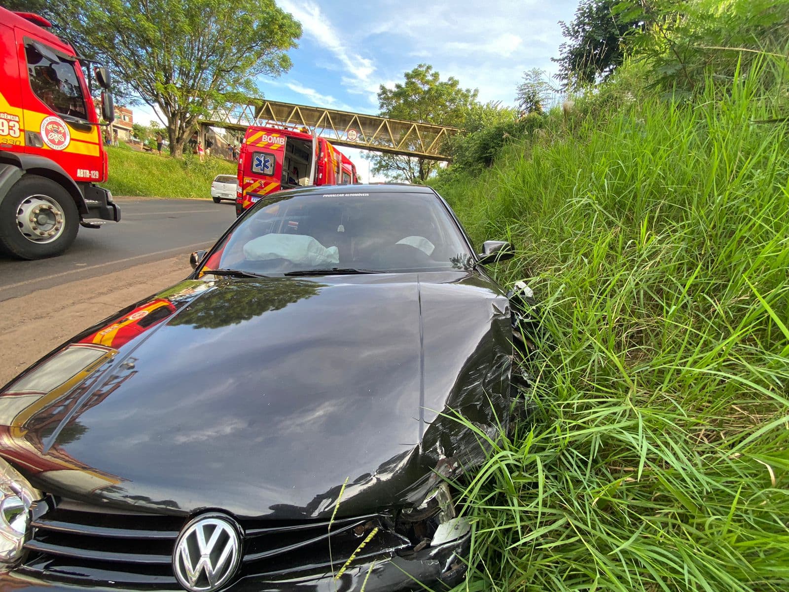 Carro fica sem freio e acerta outro veículo em Pinhalzinho
