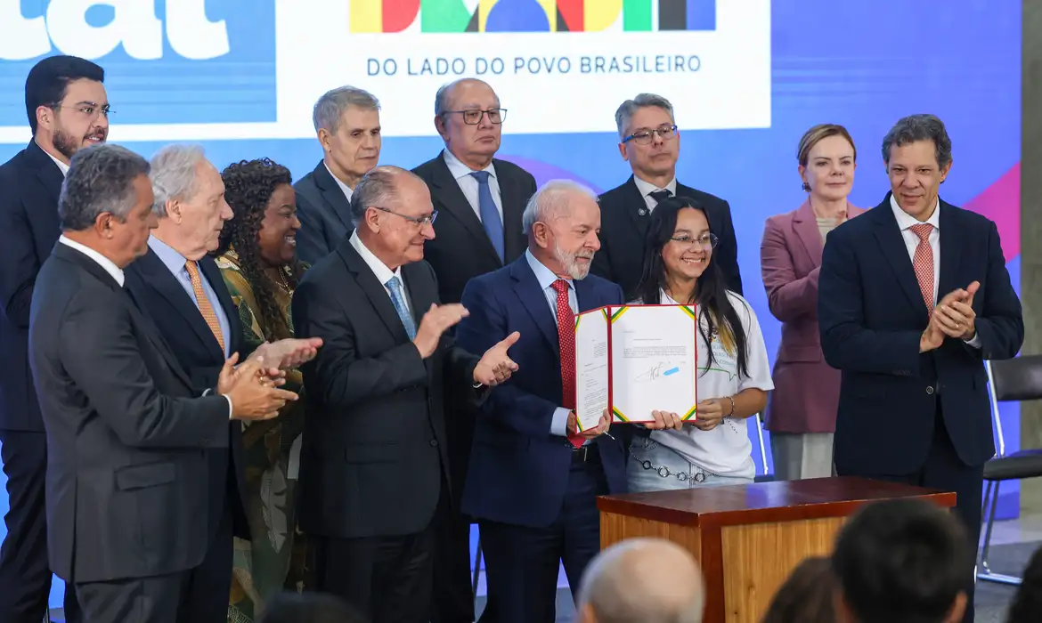 Lula sanciona ECA Digital e cria agência para fiscalizar proteção de crianças na internet