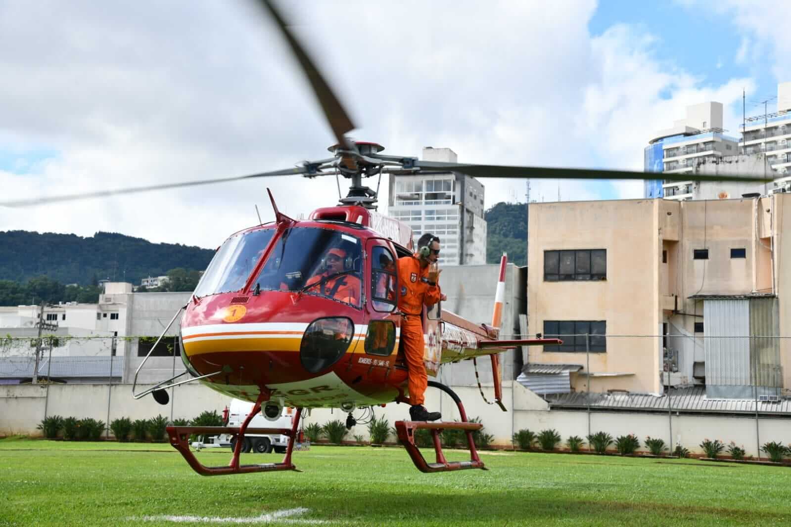 Mulheres foram transportadas em aeronave (Foto: Corpo de Bombeiros)