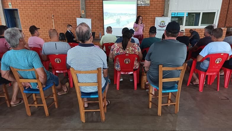 Primeira reunião do Plano Diretor foi realizada na Comunidade de Santa Lucia  (Foto: Gilmar Bortese )
