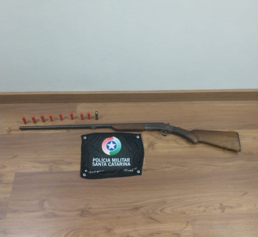 Munições também foram localizadas (Foto: Polícia Militar)
