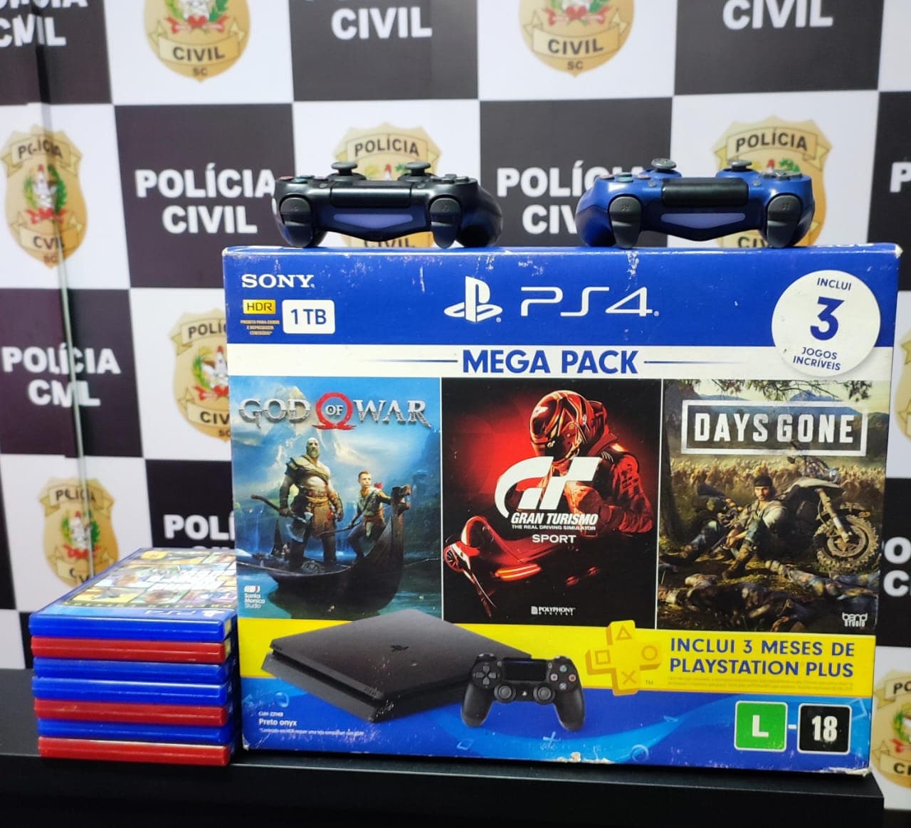 Polícia Civil recuperou o console com os jogos que havian sido vendidos (Foto: Polícia Civil)