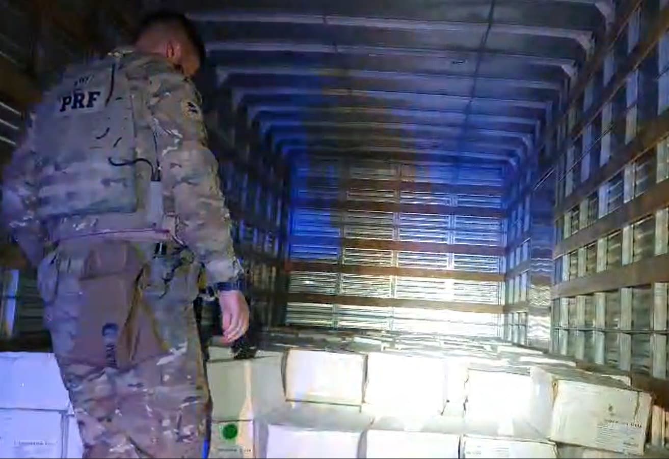 PRF apreende cinco toneladas de camarão contrabandeado e prende três pessoas em Pinhalzinho