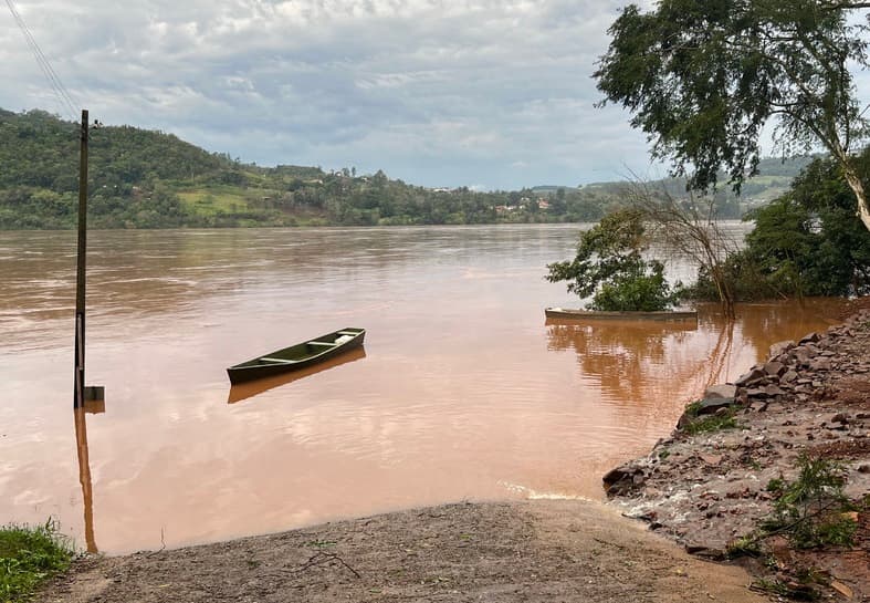 Funcionário que machucou chefe e fugiu de barco será julgado