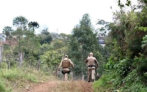 Pai é detido após filha de 9 anos ser localizada sozinha em Pinhalzinho