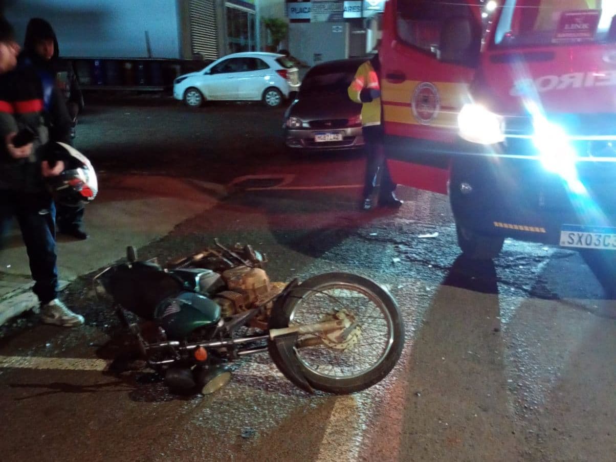 Acidente entre moto e carro deixa deixa motociclista ferido (Foto: Divulgação )
