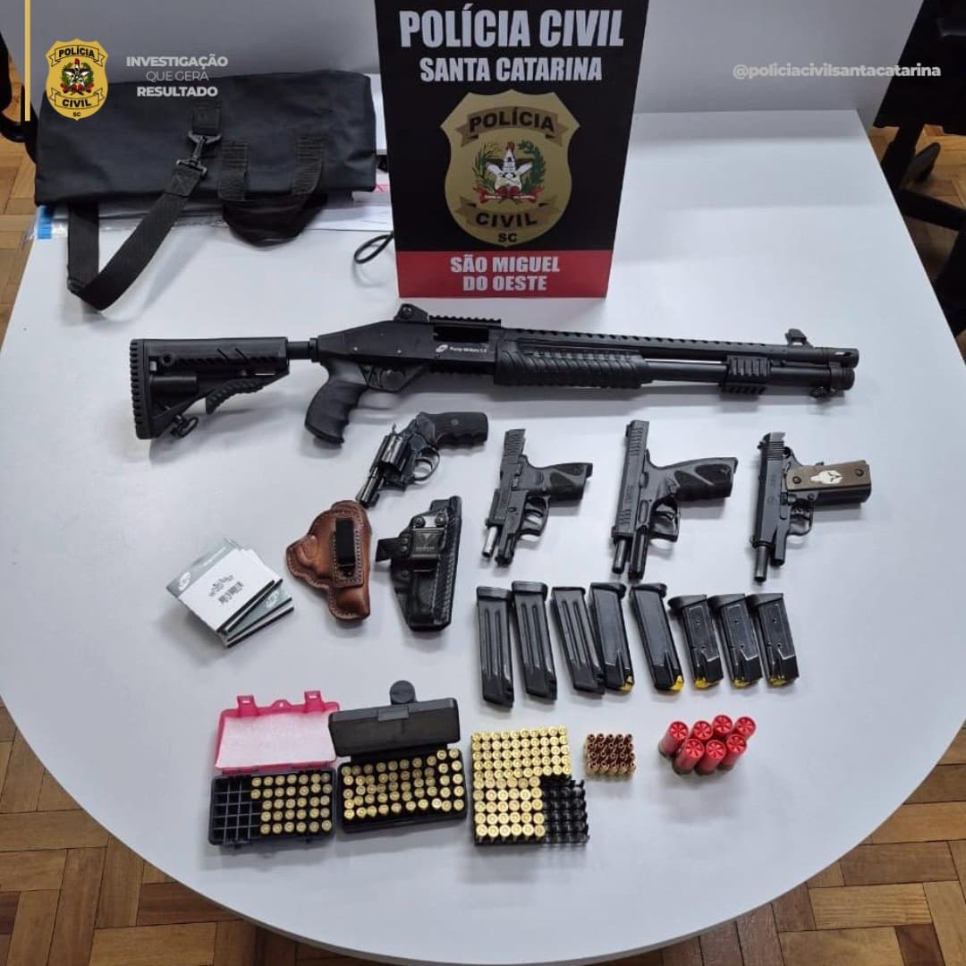 Armas são apreendidas em São Miguel do Oeste  (Foto: Divulgação )