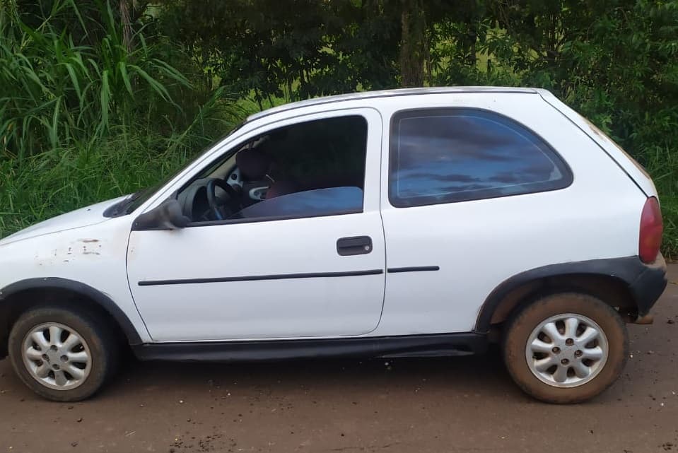 PM flagra Corsa de Bom de Jesus do Oeste com documento de Audi 