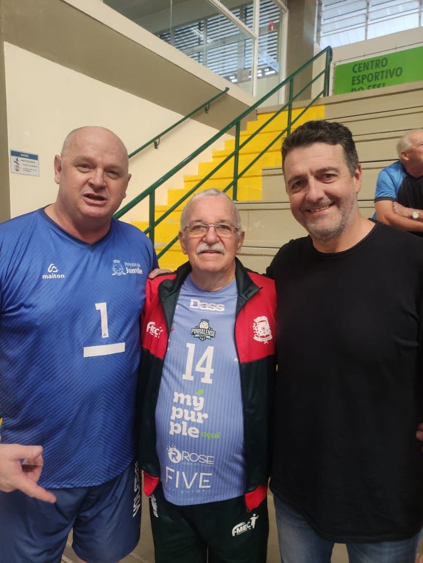 Professor e ex-alunos se encontraram an disputa do Jasti (Foto: Divulgação)