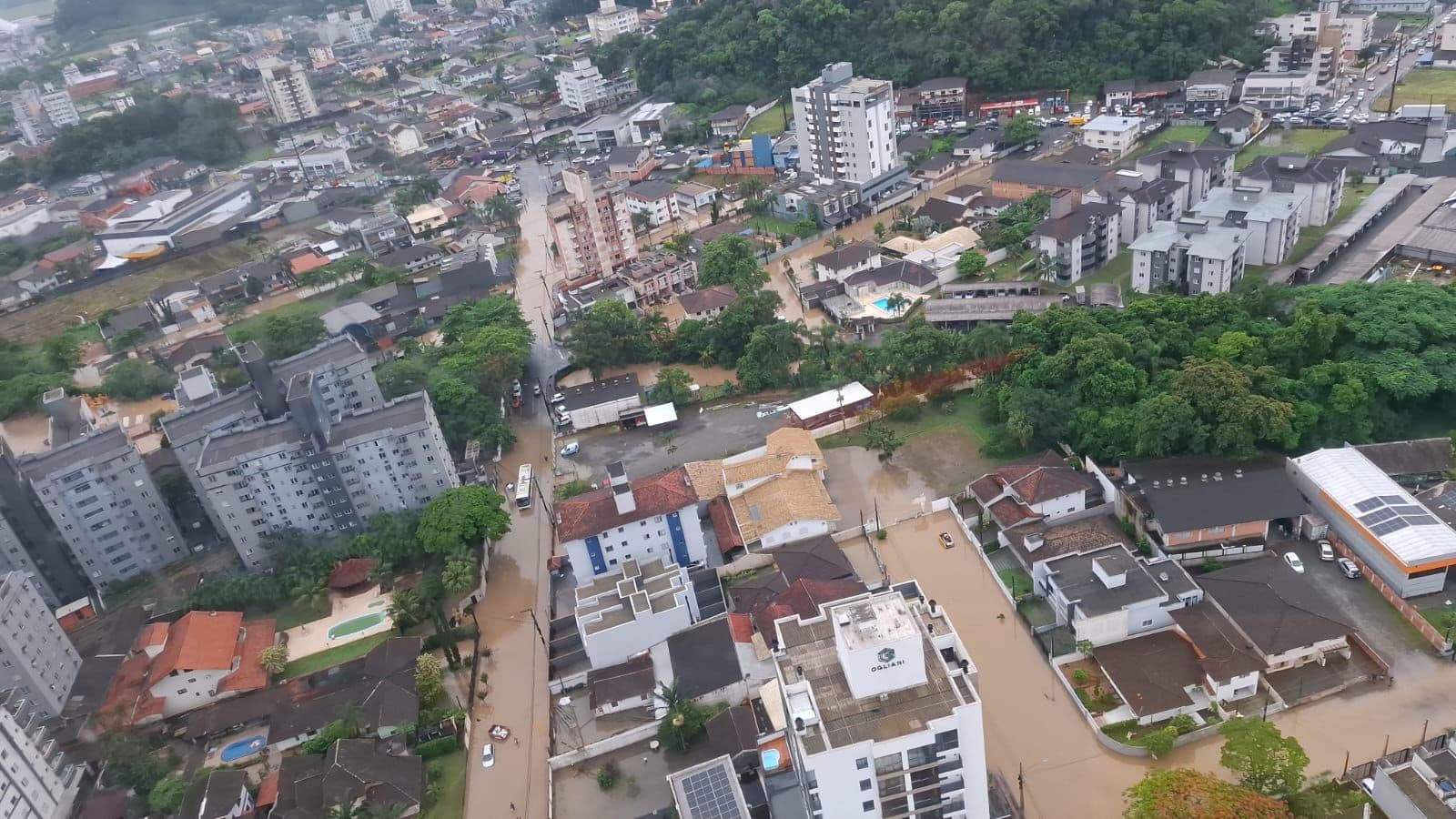 Cidades registraram pontos de alagemento  (Foto: Coredec/Joinville)