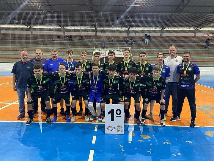 Equipe sub 16 de Pinhalzinho já vem se destacando nos últimos anos (Foto: Divulgação)