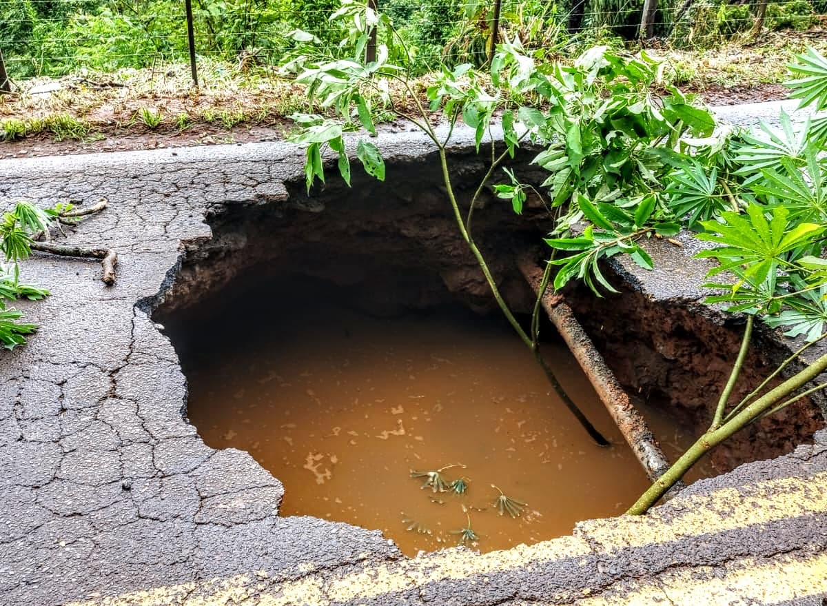 Veículos não conseguem passar pelo trecho (Foto: Polícia Militar Rodoviária)
