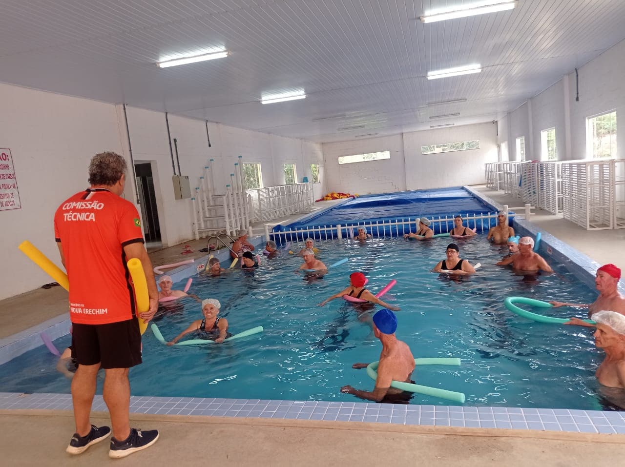 Aulas de hisdroginástica para idosos de Nova Erechim (Foto: Divulgação)