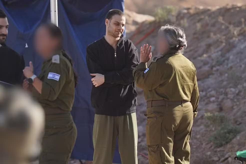 Acordo de paz: Últimos reféns israelenses são libertados e Israel inicia troca de prisioneiros