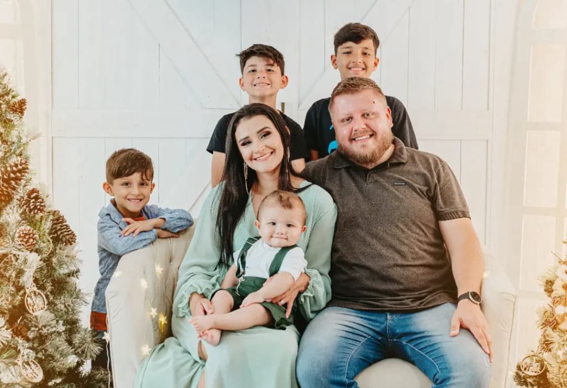 Casal catarinense tem sete filhos: "três de cada e um deles"