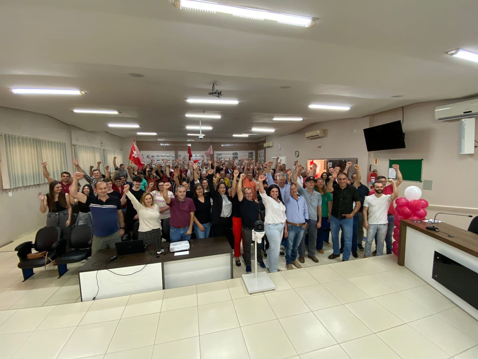 Convenção lotou a Câmara dos Vereadores de Pinhalzinho (Foto: Felipe Eduardo Zamboni)