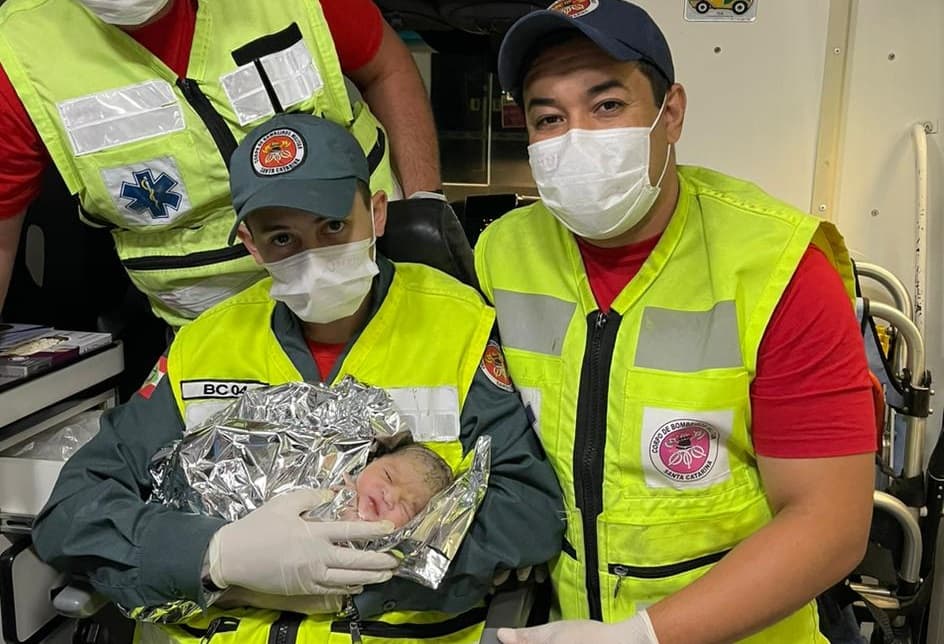 Bombeiros ficaram muito felizes com o sucesso do atendimento (Foto: Divulgação)