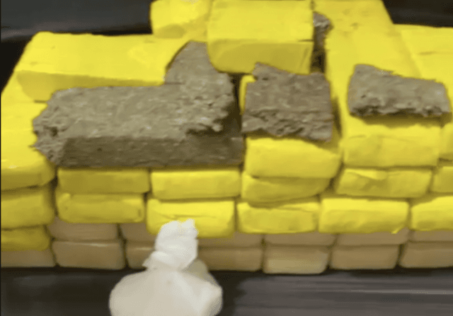 PM apreende drogas em automóvel na região