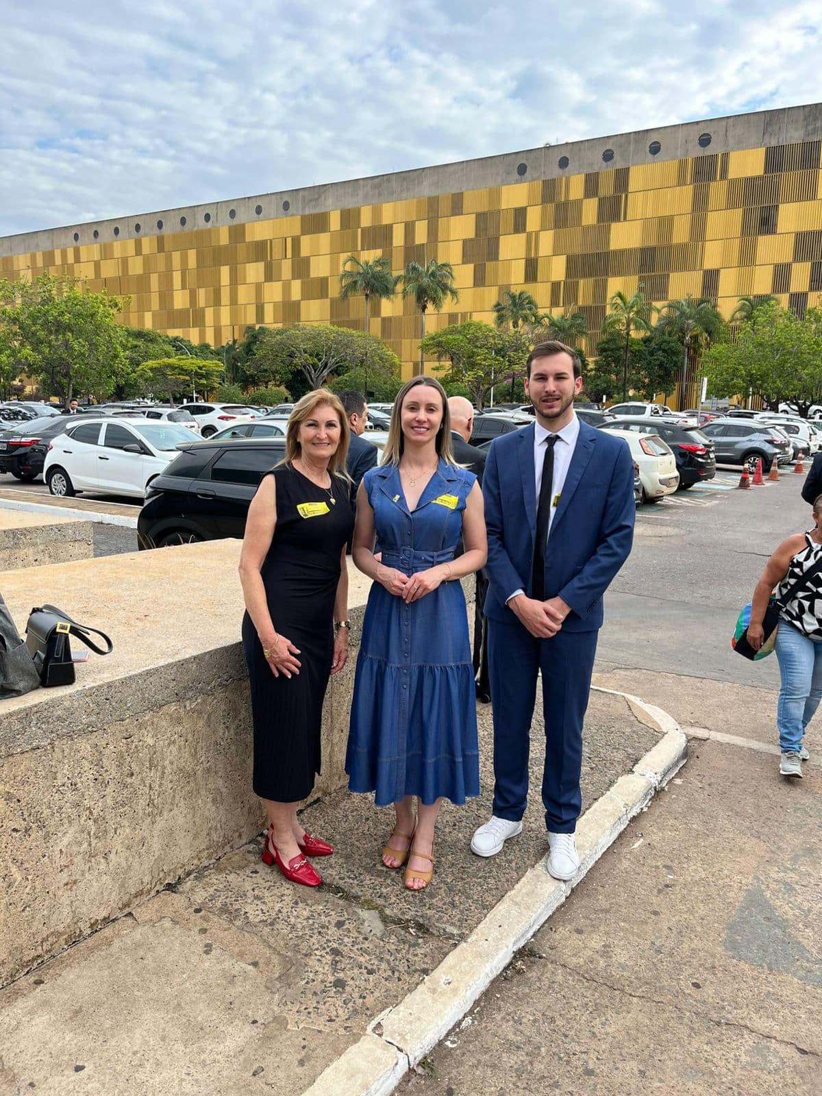 Prefeita de Modelo busca recursos e reforça convites em Brasília