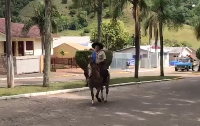 Parlamentar inovou em primeira sessão do ano no Rio Grande do Sul (Foto: Divulgação)