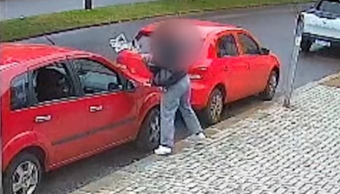 Mulher estraga carro do ex, ele quebra a residência dela