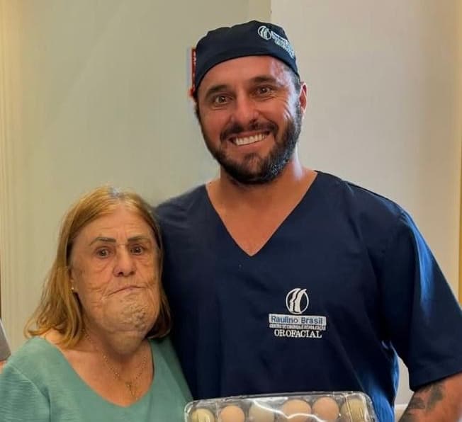 Dentista atende paciente de graça e recebe dúzia de ovos como agradecimento