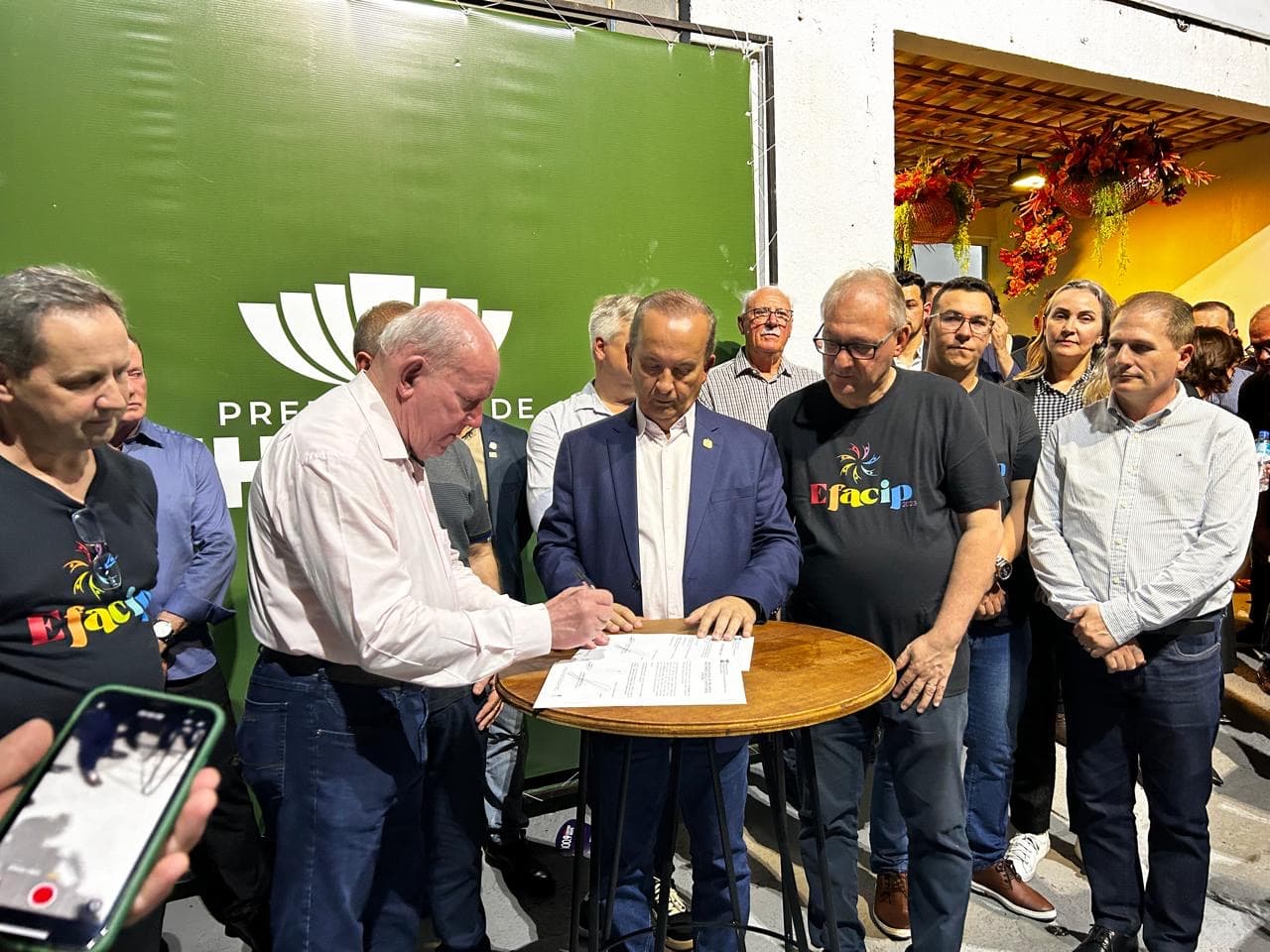 Governador assina ordem de serviço para a revitalização da SC-160
