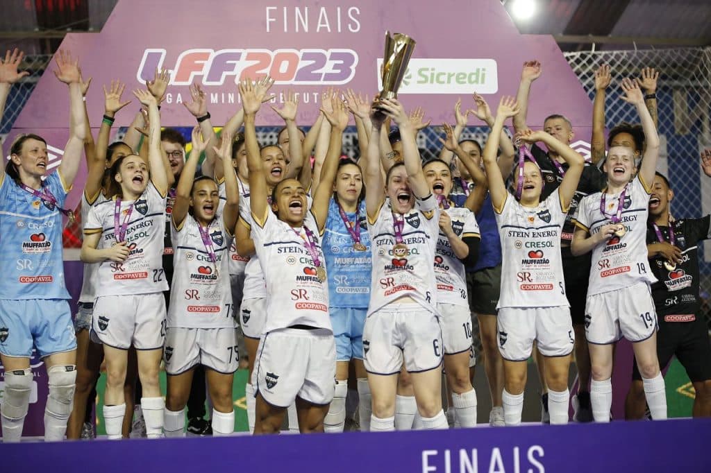 Ex-atleta da Pinhalense é bicampeão da Liga Nacional Feminina como treinador