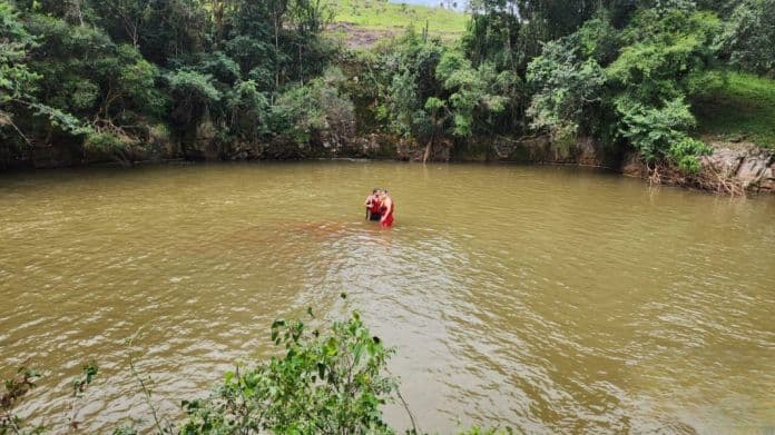 Vítima tinha 23 anos e estava tomando banho no lago com o irmão  (Foto: Divulgação )
