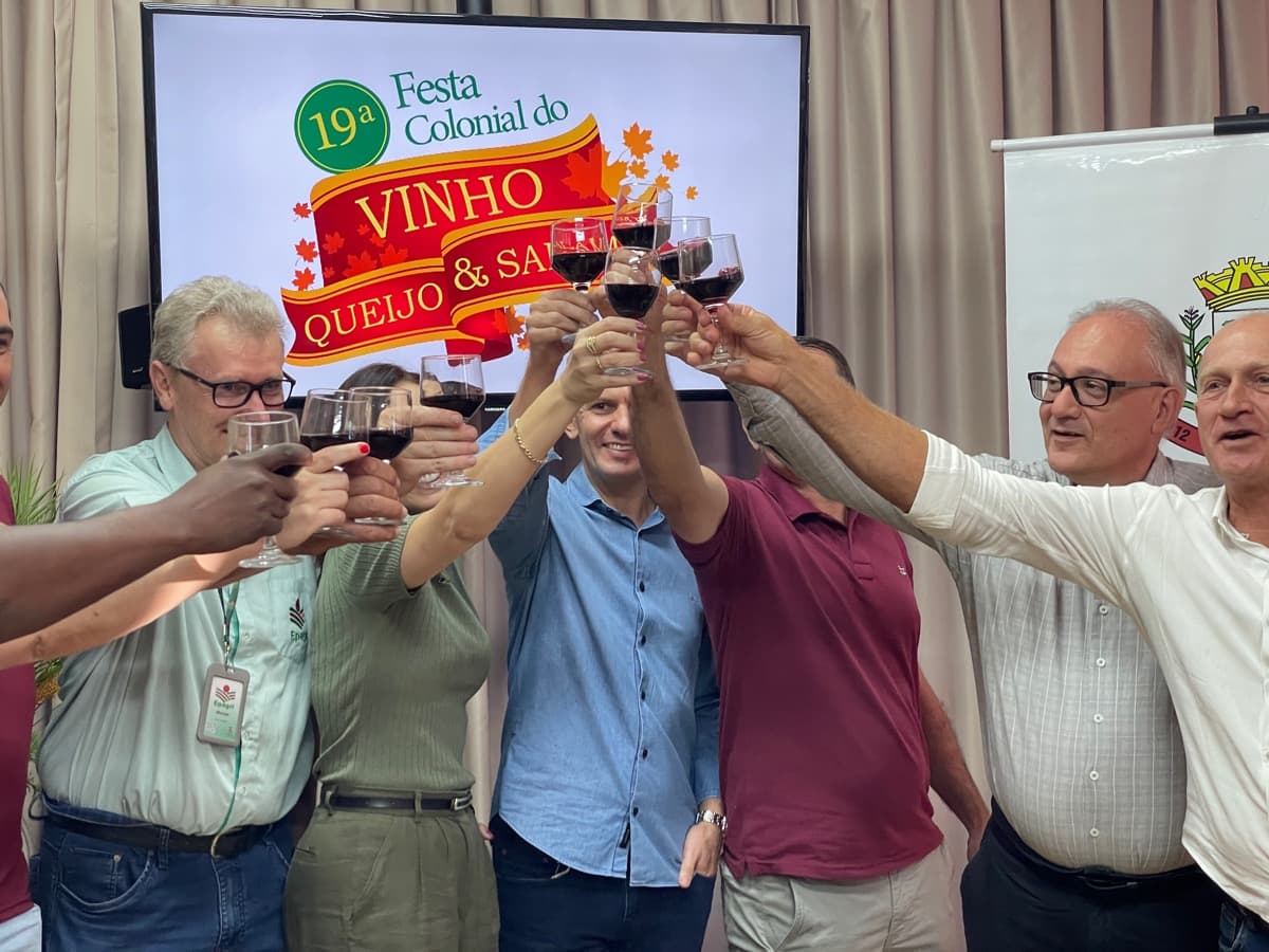 Duduca & Dalvan serão atração principal da Festa do Vinho, Queijo e Salame