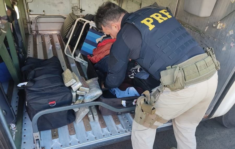 PRF interceptou a mercadoria em coletivo (Foto: Divulgação)