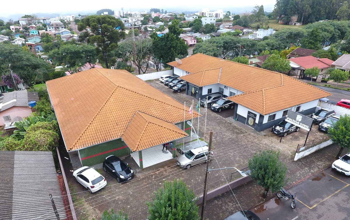 Sala lilás em Pinhalzinho mudará de local; delegacia ganhará contêiner