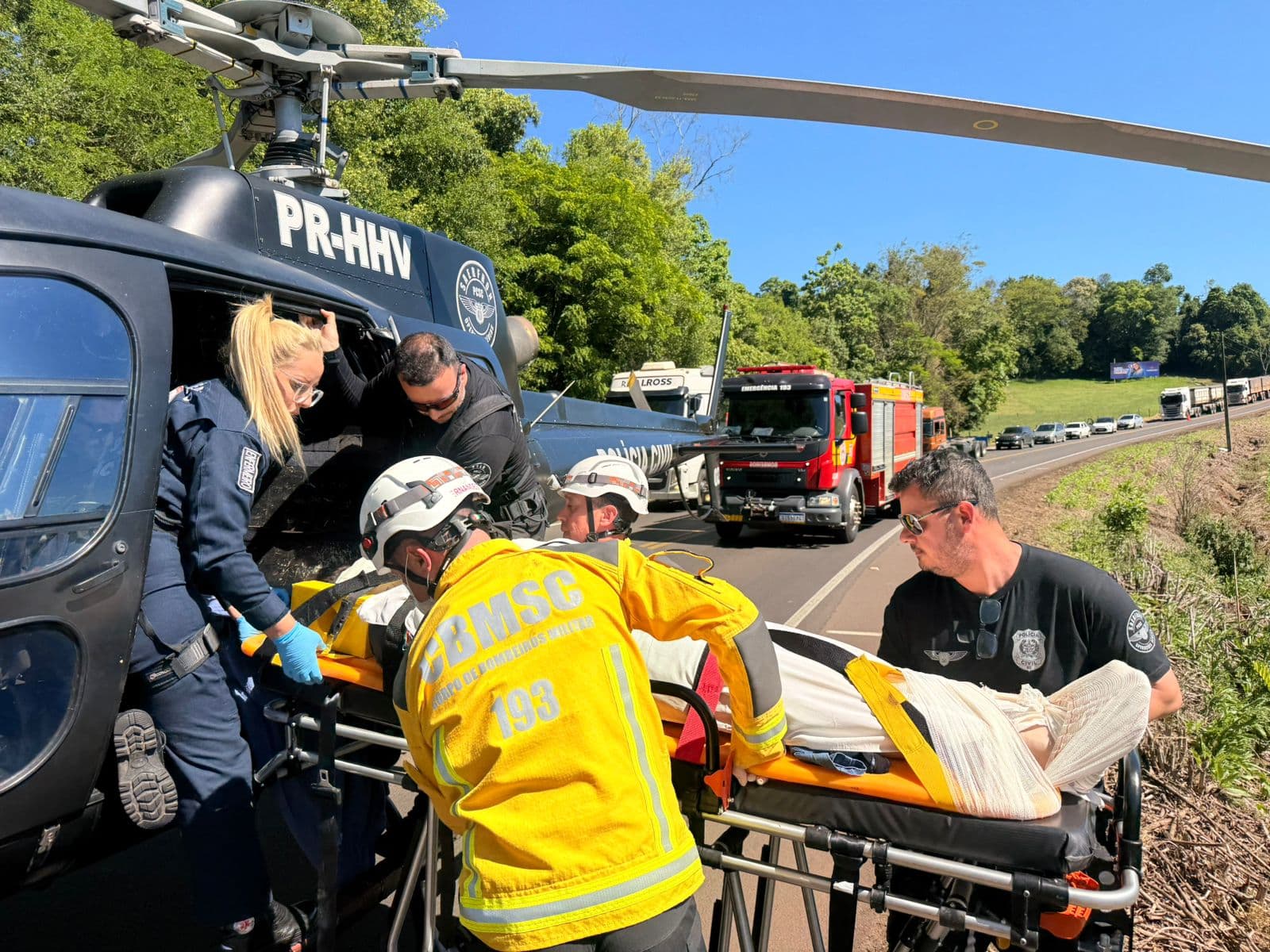 Helicóptero da Polícia Civil resgata vítima de grave acidente na SC-157