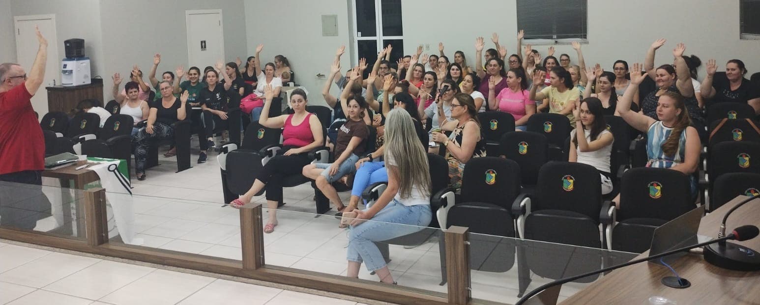 Professores vem se reunindo para debater sobre o assunto (Foto: SITESPM-CHR)