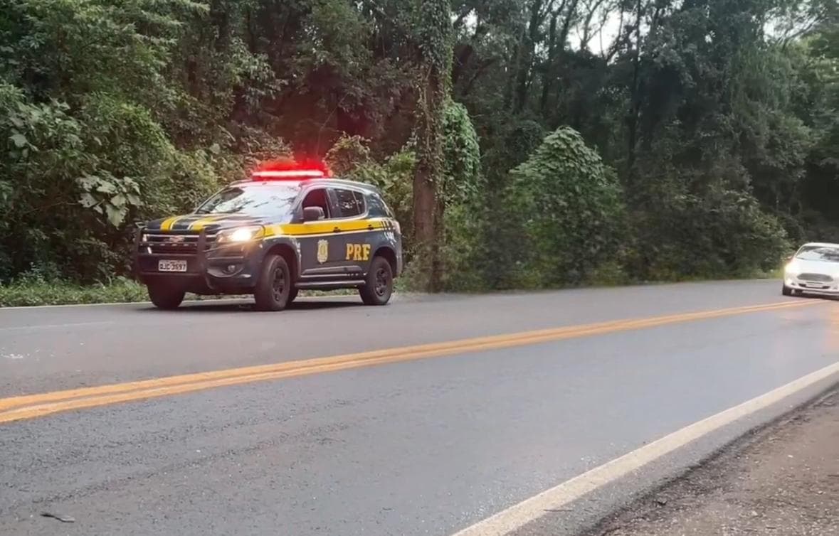 Polícia dá 'forçinha' e tira Peugeot de circulação