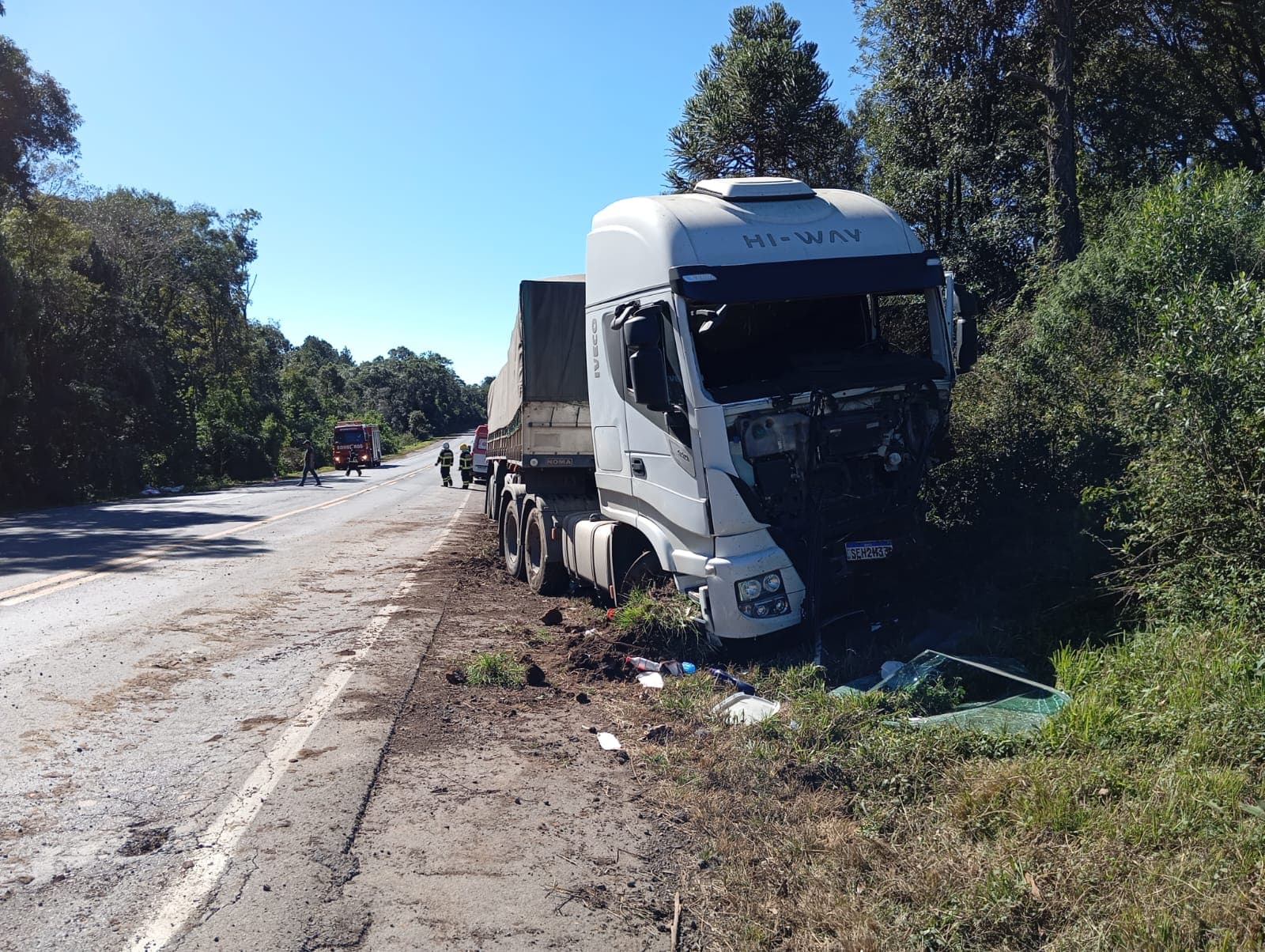 Motocicleta explode e rapaz morre na hora em violenta colisão