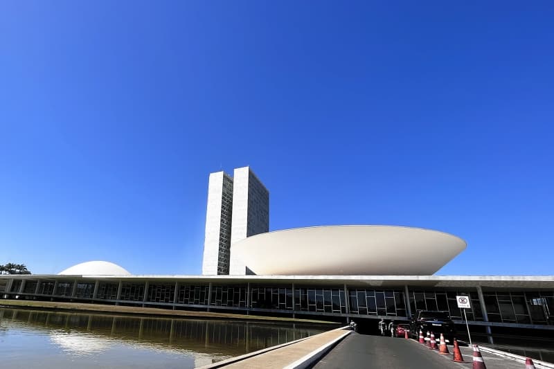 Fiesc alerta que mudanças na jornada e licença-paternidade podem gerar custos elevados